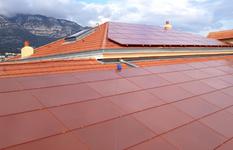 Panneaux photovoltaïques - FANB - Panneaux Photovoltaïques installés sur le toit de l'école F.A.N.B. ©SMBP
